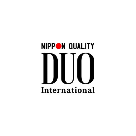 Logotyp med texten Nippon Quality DUO International mot en vit bakgrund. O:et i Nippon är en röd prick som refererar till den japanska flaggan.