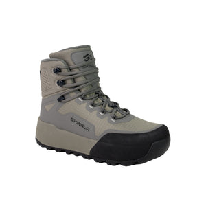 Skwala Fishing Carbon Boot - gråsvart vadarsko med Vibram-sula, nätpaneler och snörning. Perfekt för sportfiske.