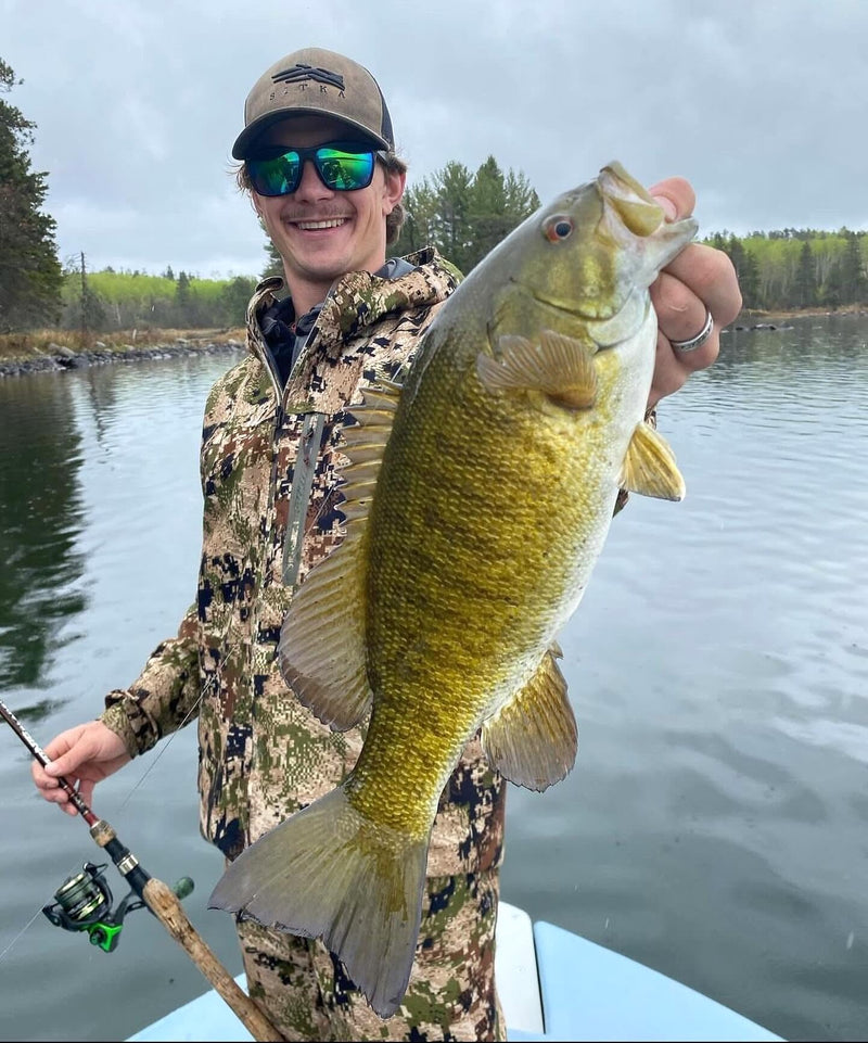 Smallmouth bass fångad i Lake of the Woods