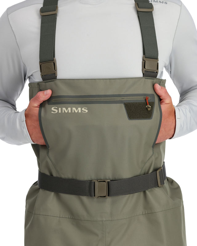 Simms Tributary Stockingfoot Basalt – fiskeutrustning från Outside Travels